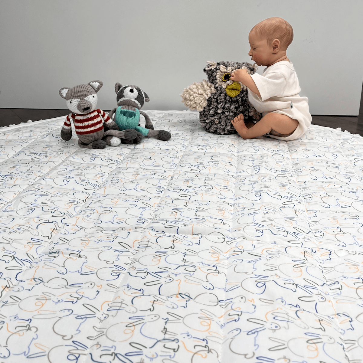 Baby Organic Play Mat | Round | Bunnies finn + emma