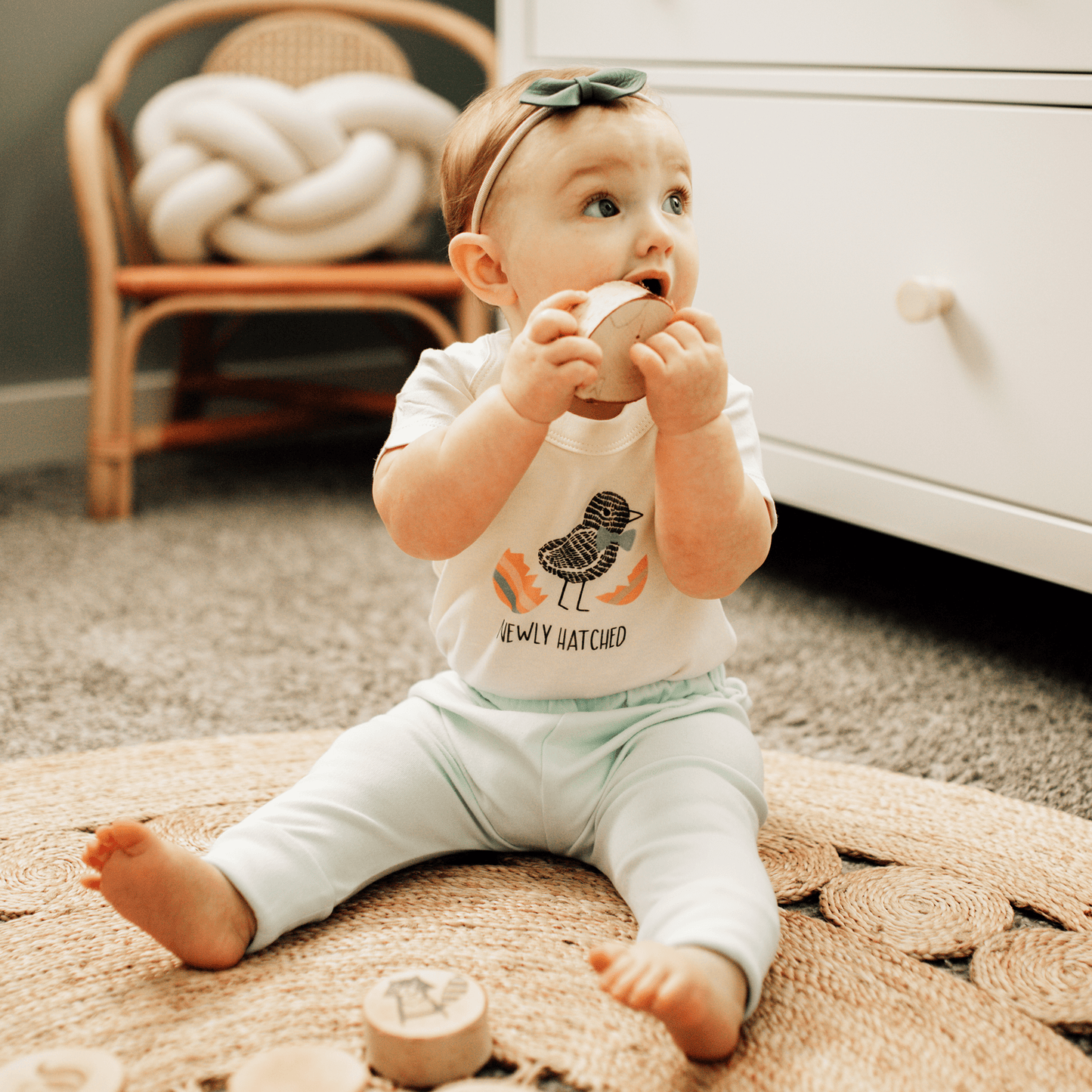 Baby graphic bodysuit set | spring 4 pack + 1 free finn + emma